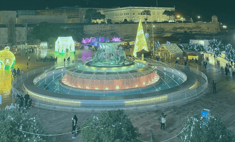 ライトアップされたバレッタ